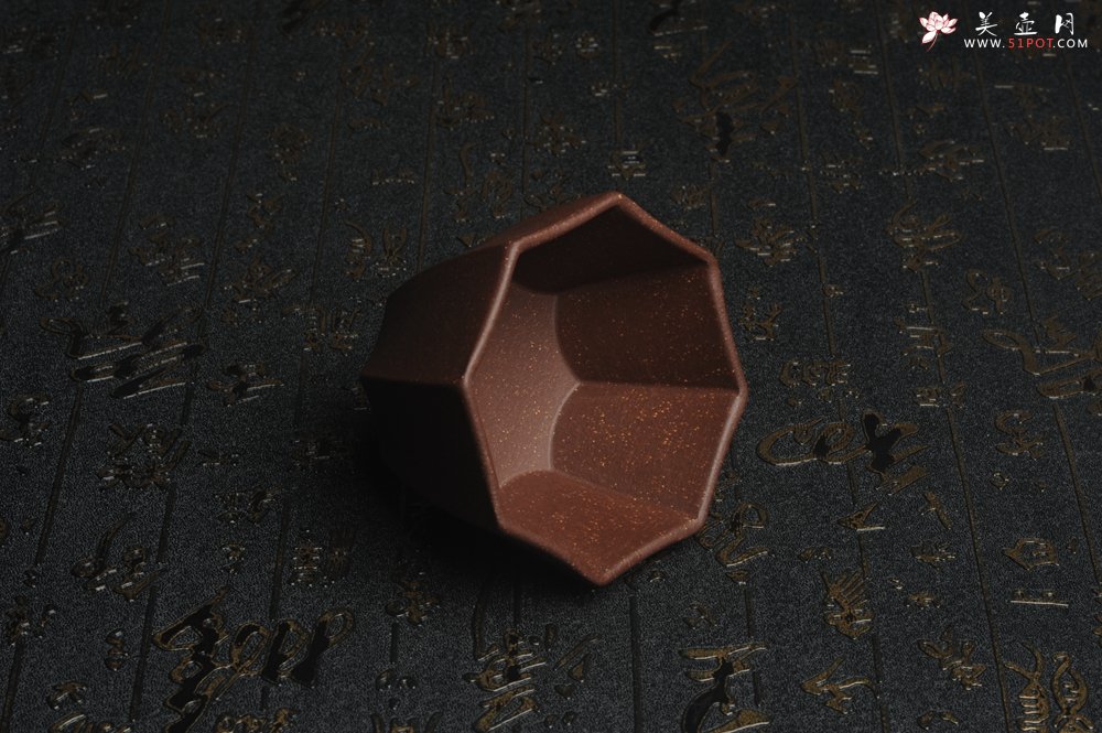 紫砂壶图片：美杯特惠 超精工厚实紫玉金砂八方杯 - 美壶网