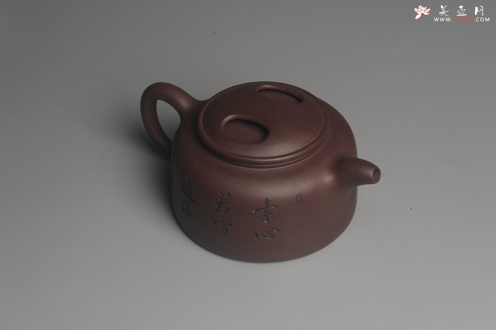 紫砂壶图片：美壶特惠 潜力股助工精工老紫泥牛盖壶 罗汉图 - 美壶网