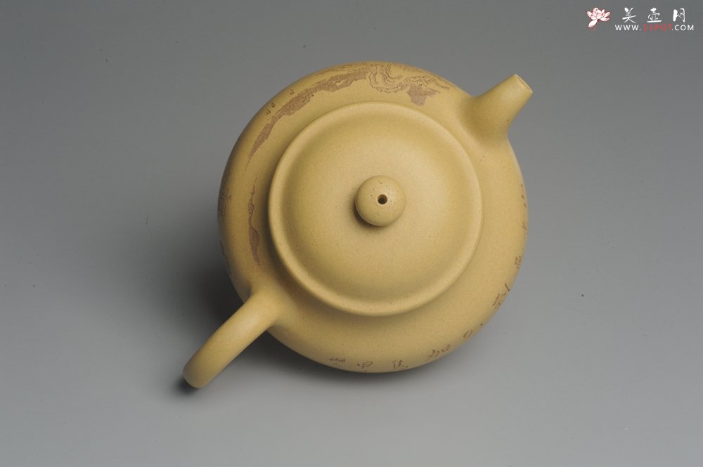 紫砂壶图片：美壶特惠 灰常好的本山段黄金段精工山水莲子壶 端庄秀雅 - 美壶网