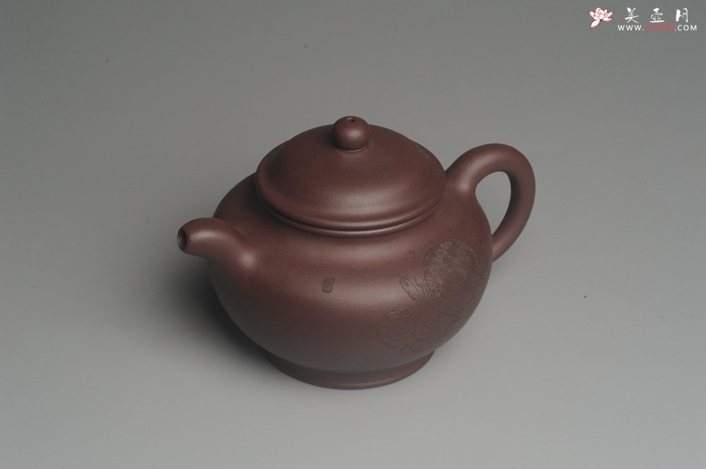 紫砂壶图片：美壶特惠 潜力股助工精工老紫泥掇只 龟寿图 - 美壶网