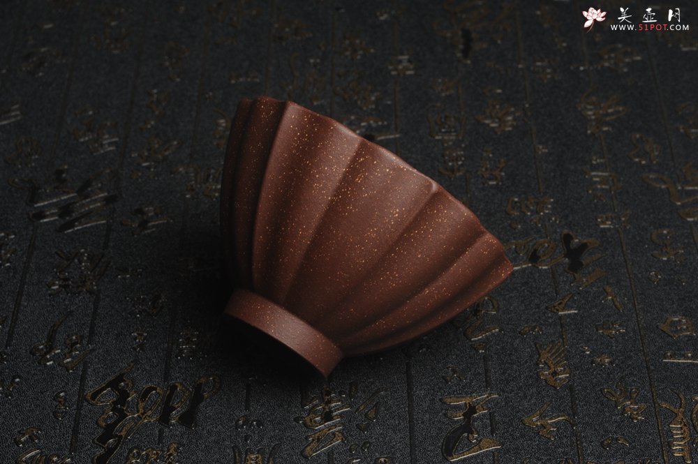 紫砂壶图片：美杯特惠 超精工厚实紫玉金砂菱花杯 - 美壶网