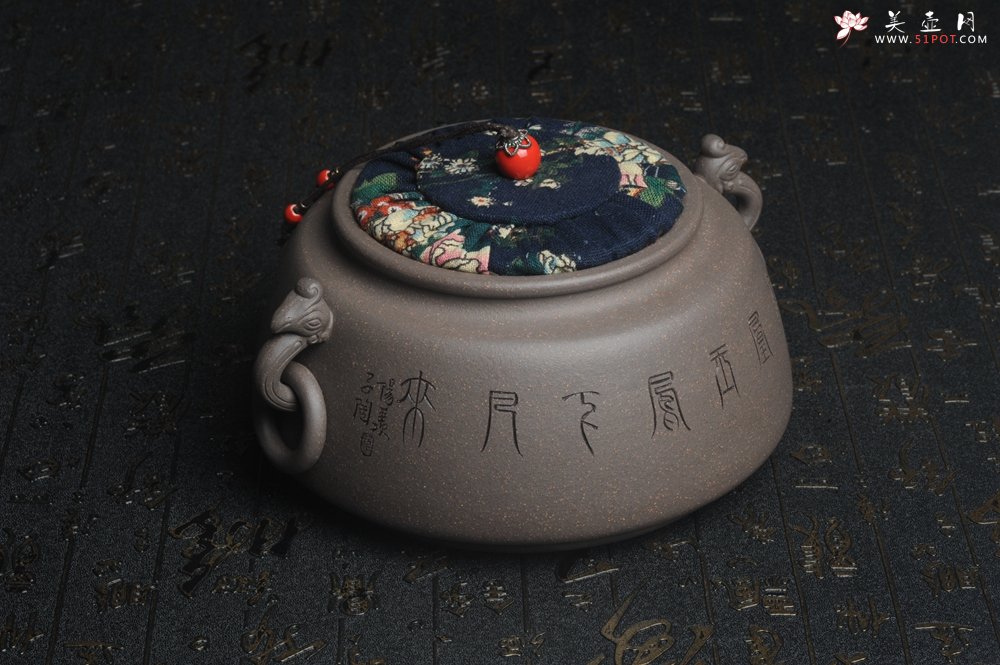 紫砂壶图片：精品特惠 助工老青段精品瑞兽双耳罐 茶仓 茶叶罐 水洗 烟灰缸 神鸟图 - 美壶网
