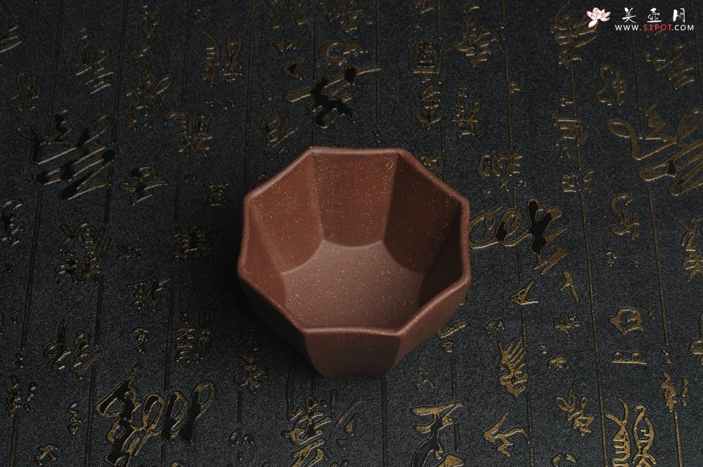 紫砂壶图片：美杯特惠 超精工厚实紫玉金砂八方杯 - 美壶网