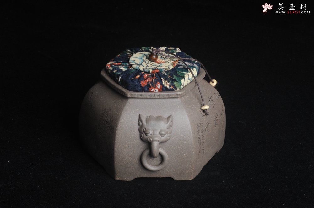 紫砂壶图片：精品特惠 助工老青段精品山水六方瑞兽双耳罐 茶仓 茶叶罐 水洗 - 美壶网