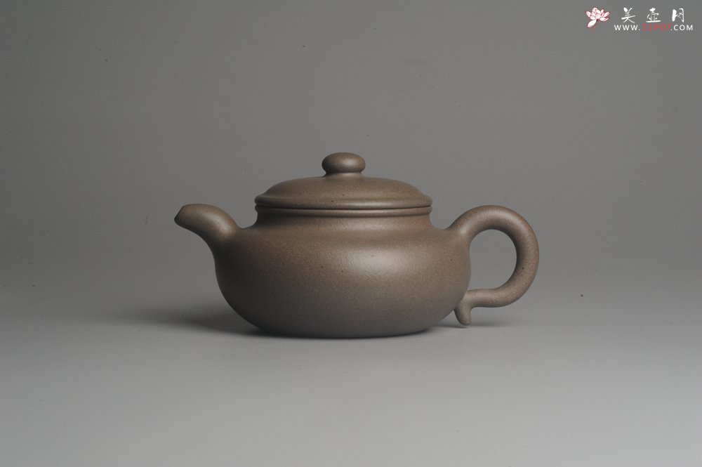 紫砂壶图片：邵大亨传人邵春良实力代表作 气韵十足 全手老青段大亨仿古 矿物质丰富 - 美壶网