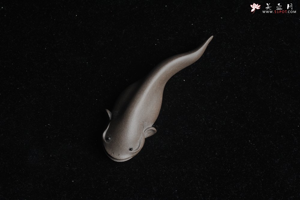 紫砂壶图片：美宠特惠小号年年有余鱼 神态细腻 做工精致 手工茶宠摆件长9.5cm最宽度2.7cm高1.7cm - 美壶网