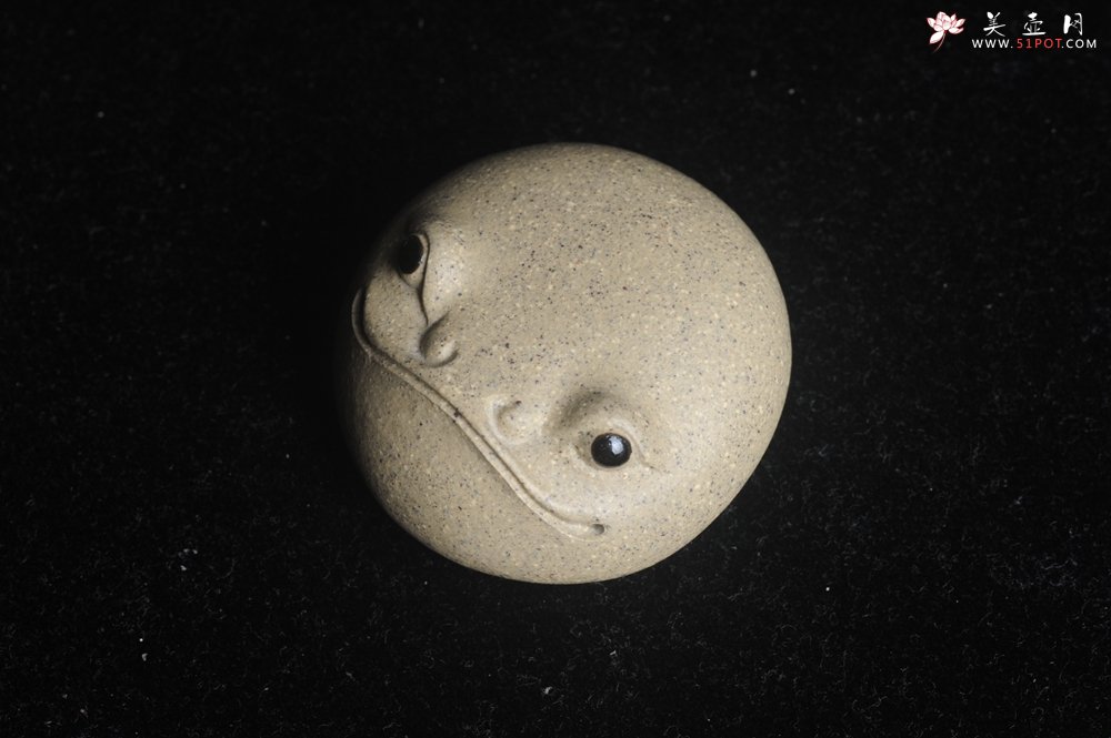 紫砂壶图片：美宠特惠 超可爱的精工芝麻段萌蛤蟆 直径4.5cm 泥料超好 - 美壶网