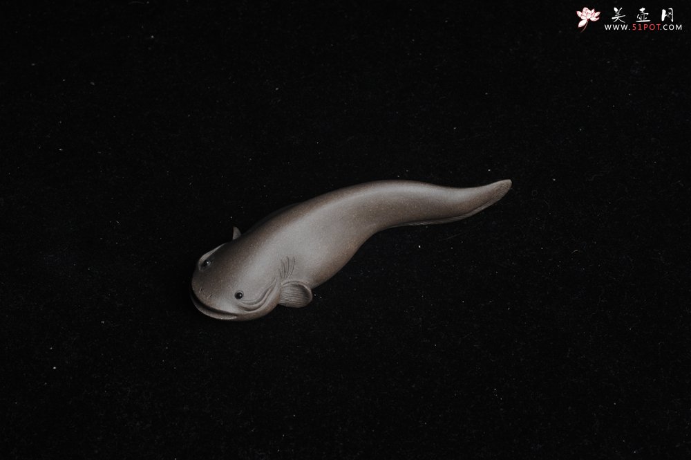 紫砂壶图片：美宠特惠小号年年有余鱼 神态细腻 做工精致 手工茶宠摆件长9.5cm最宽度2.7cm高1.7cm - 美壶网