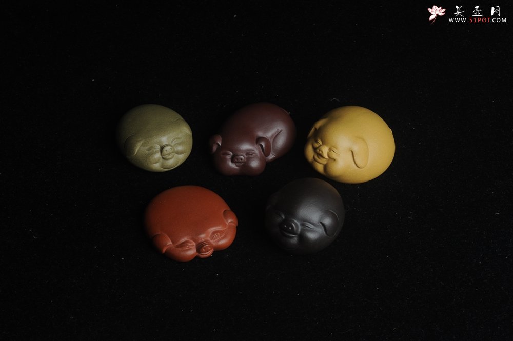 紫砂壶图片：美宠特惠 精致好料五福五彩猪 紫砂茶宠 - 美壶网