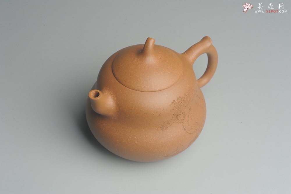 紫砂壶图片：美壶特惠 特好降坡泥精工葫芦壶(福禄) 装饰山水 灰常文气 - 美壶网