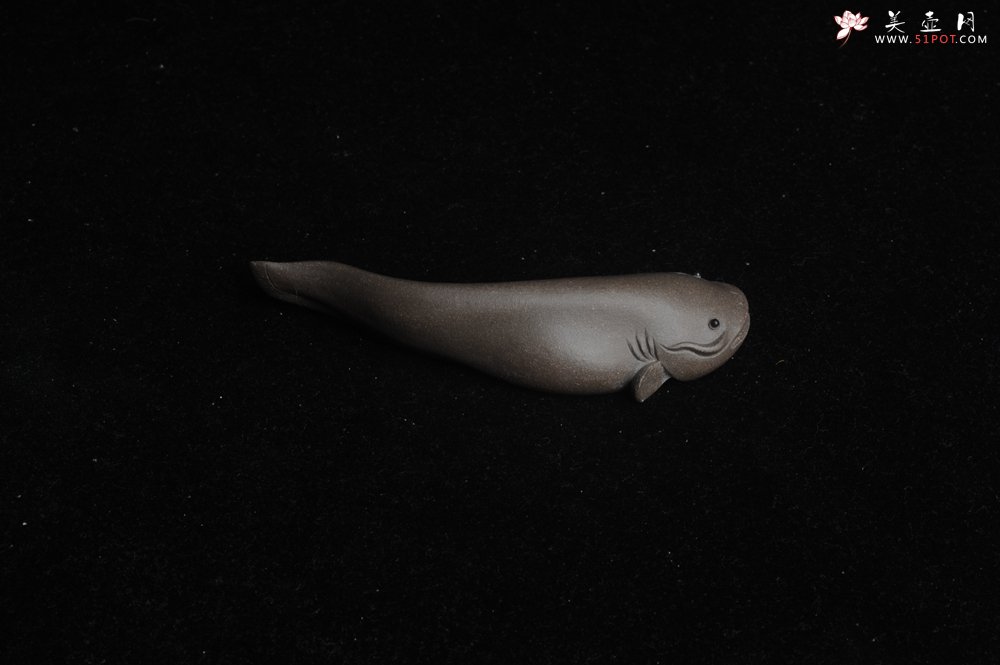 紫砂壶图片：美宠特惠小号年年有余鱼 神态细腻 做工精致 手工茶宠摆件长9.5cm最宽度2.7cm高1.7cm - 美壶网