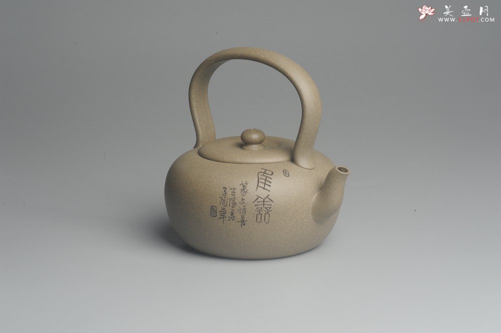 紫砂壶图片：美壶特惠 老青段 助工精工太白提梁 装饰抚琴图 文气雅致 - 美壶网