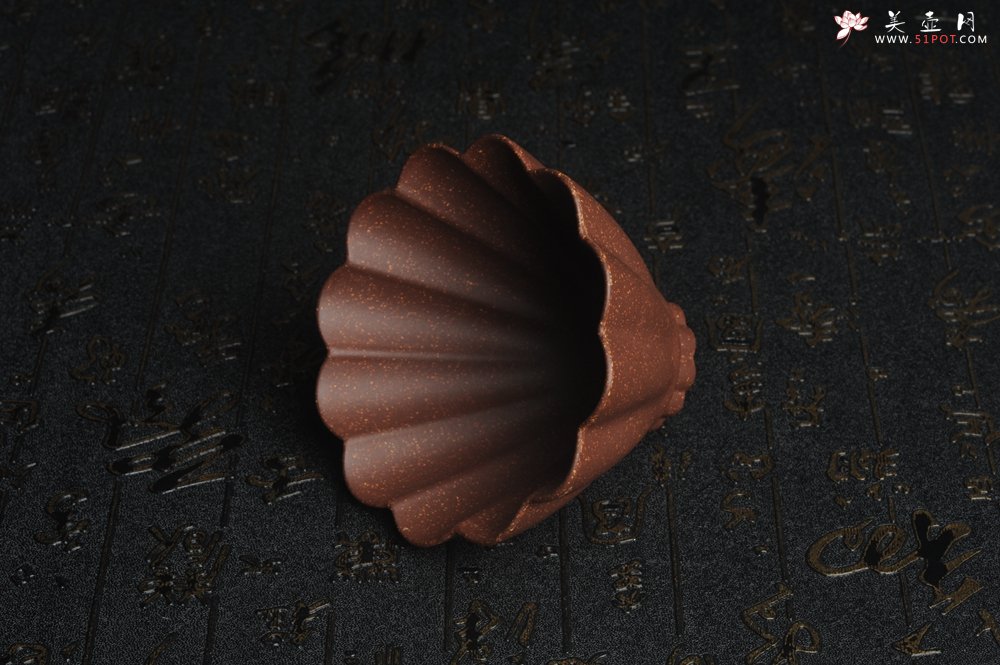 紫砂壶图片：美杯特惠 超精工厚实紫玉金砂菱花杯 主人杯 - 美壶网