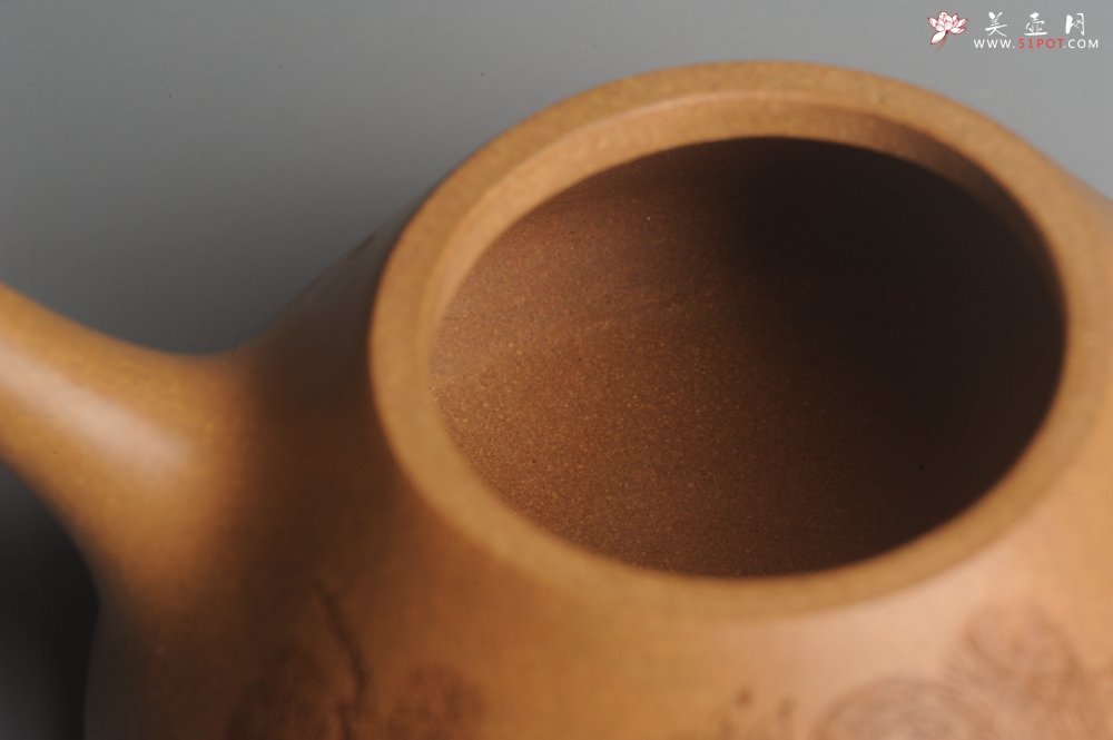 紫砂壶图片：油润老黄段泥(此泥料属于家藏老料！油润无比，识者自知！)全手工子冶石瓢 助工精心装饰松鼠 特文气 - 美壶网
