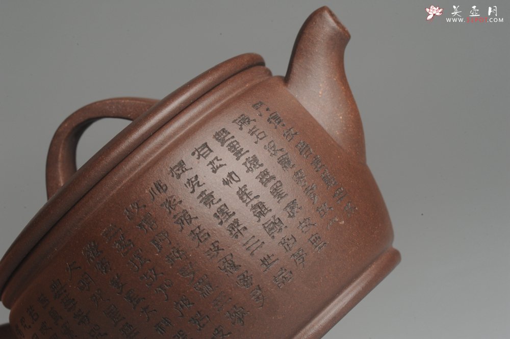 紫砂壶图片：美壶特惠 精致黑星老紫泥心经汉瓦 茶人醉爱 - 美壶网