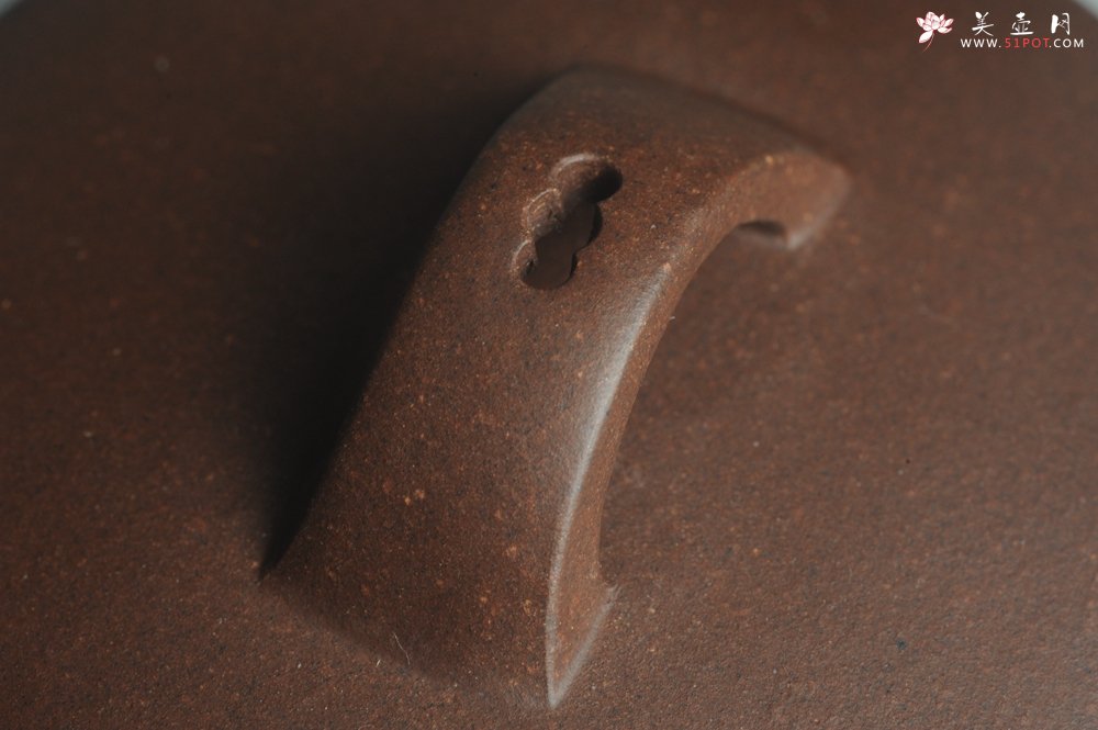 紫砂壶图片：美壶特惠 精致黑星老紫泥汉瓦 清泉 装饰山水 文气 - 美壶网