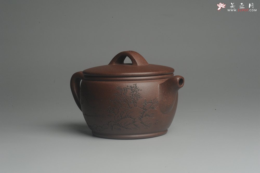 紫砂壶图片：美壶特惠 精致黑星老紫泥汉瓦 清泉 装饰山水 文气 - 美壶网