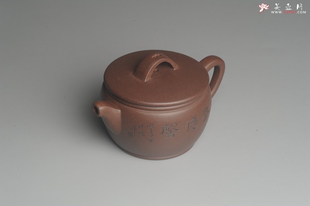 紫砂壶图片：美壶特惠  精致黑星老紫泥汉瓦 惟吾德馨 茶人醉爱 - 美壶网