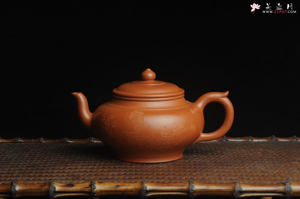 紫砂壶图片：潜力股周小培全手演绎朱泥笑樱壶 中品难度大 方健老师装饰美女图 - 美壶网