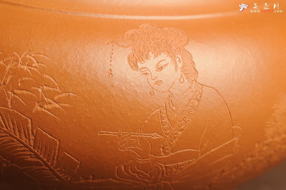 紫砂壶图片：潜力股周小培全手演绎朱泥笑樱壶 中品难度大 方健老师装饰美女图 - 美壶网