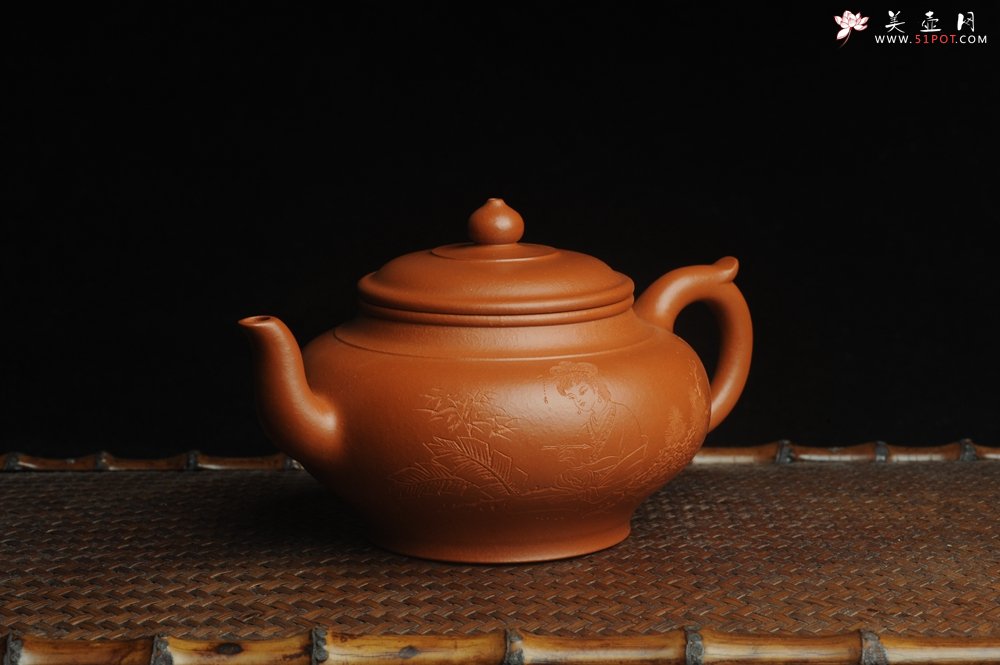 紫砂壶图片：潜力股周小培全手演绎朱泥笑樱壶 中品难度大 方健老师装饰美女图 - 美壶网