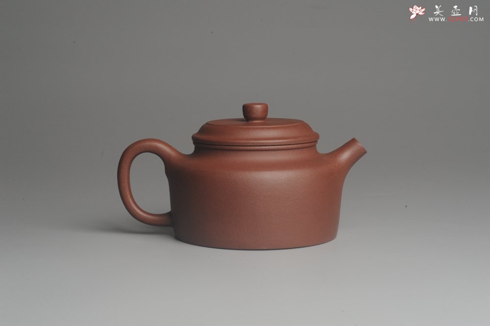 紫砂壶图片：美壶特惠 优质紫泥经典大亨德中 茶人醉爱 壶盖边有析出小米粒大铁质乃正常现象 - 美壶网