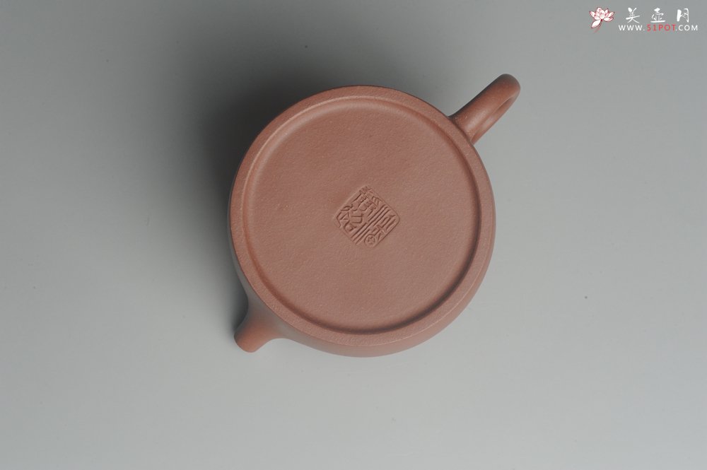 紫砂壶图片：美壶特惠 优质紫泥经典大亨德中 茶人醉爱 壶盖边有析出小米粒大铁质乃正常现象 - 美壶网