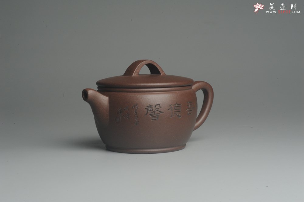 紫砂壶图片：美壶特惠  精致黑星老紫泥汉瓦 惟吾德馨 茶人醉爱 - 美壶网