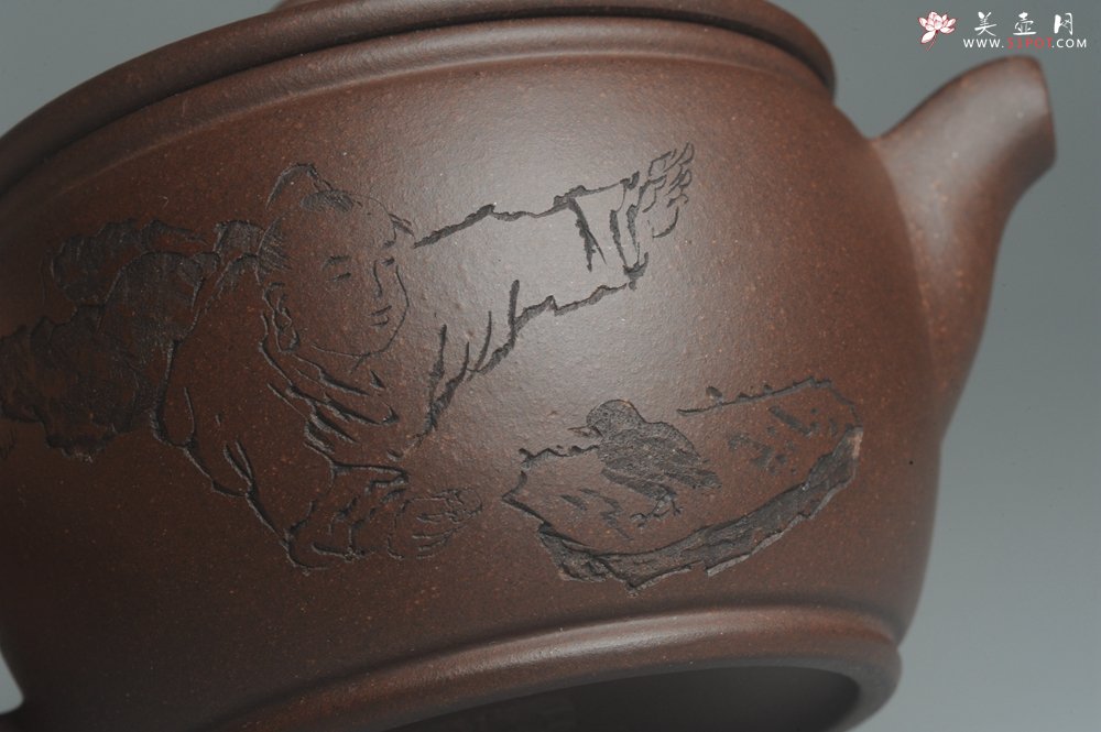 紫砂壶图片：美壶特惠  精致黑星老紫泥汉瓦 惟吾德馨 茶人醉爱 - 美壶网