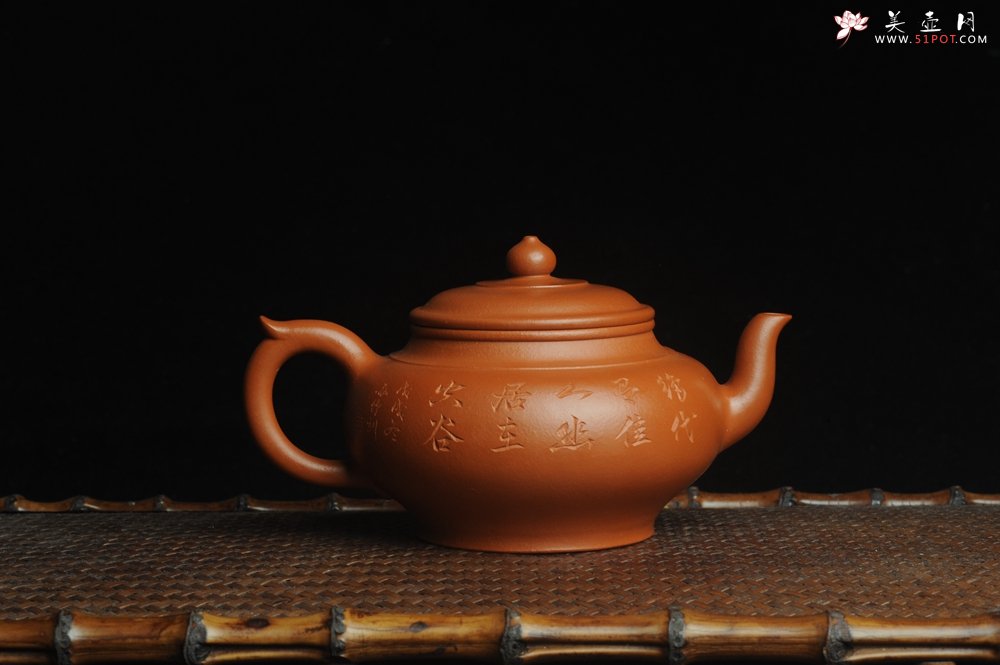 紫砂壶图片：潜力股周小培全手演绎朱泥笑樱壶 中品难度大 方健老师装饰美女图 - 美壶网