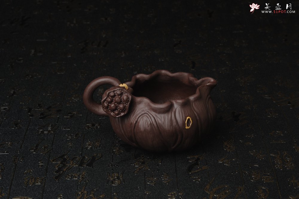 紫砂壶图片：精致特惠紫泥莲蓬公道杯 - 美壶网