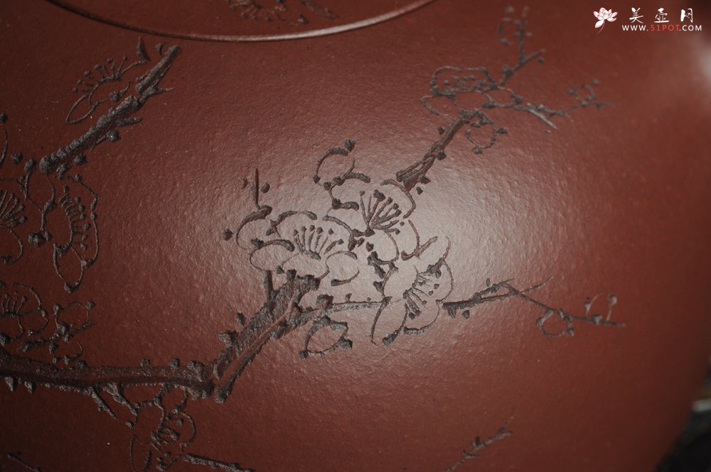 紫砂壶图片：油润底曹青 全手工半月 装饰梅花 特文气 - 美壶网