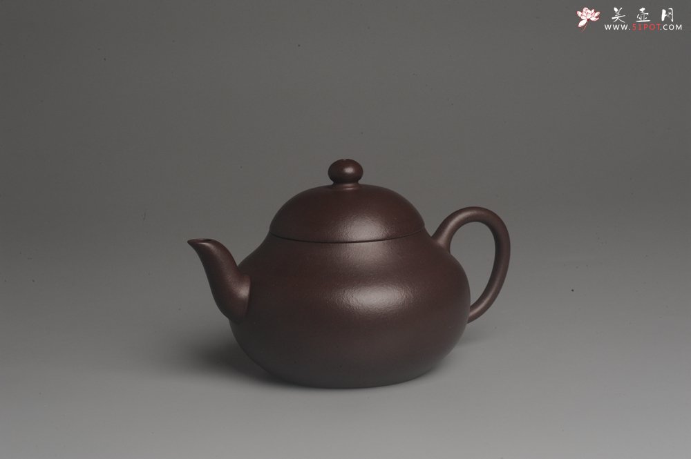 紫砂壶图片：实力派高工龚涛平摹古全手工薄胎老紫泥梨形 泥料特油润 收藏重器 - 美壶网