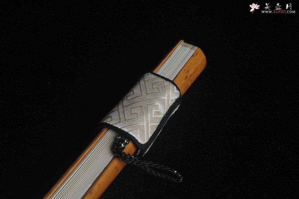 紫砂壶图片：自玩收藏级30年老凤眼扇骨 满天星老凤眼 9.5寸18方挑灯方 排口2.0少见 名家释普通法师书法 - 美壶网