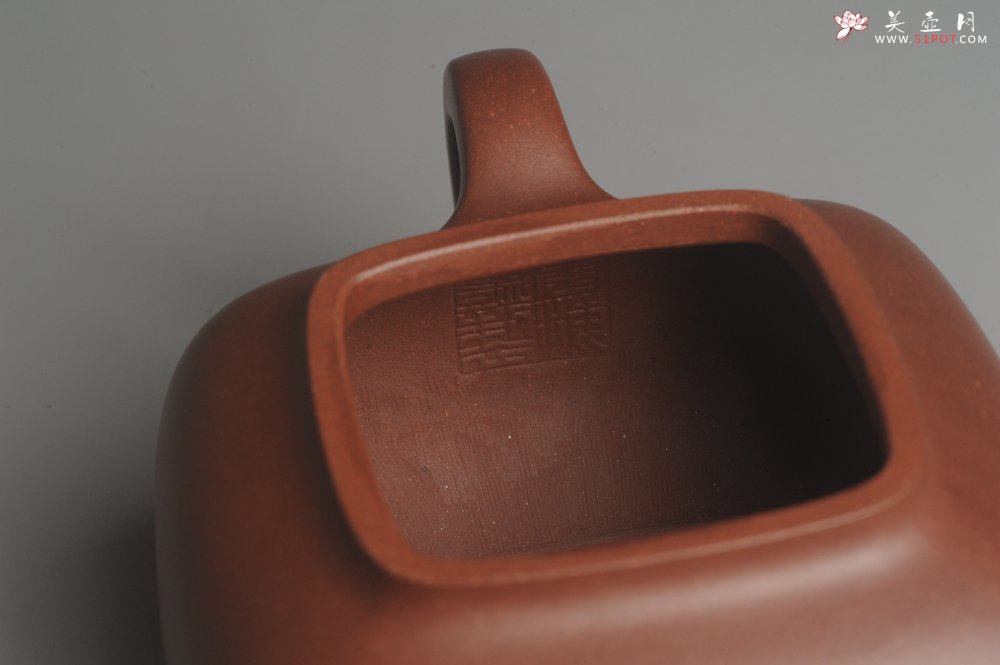 紫砂壶图片：实力派张海艳全手工特好底曹青传炉壶 线面挺括 大气 做工特好 - 美壶网