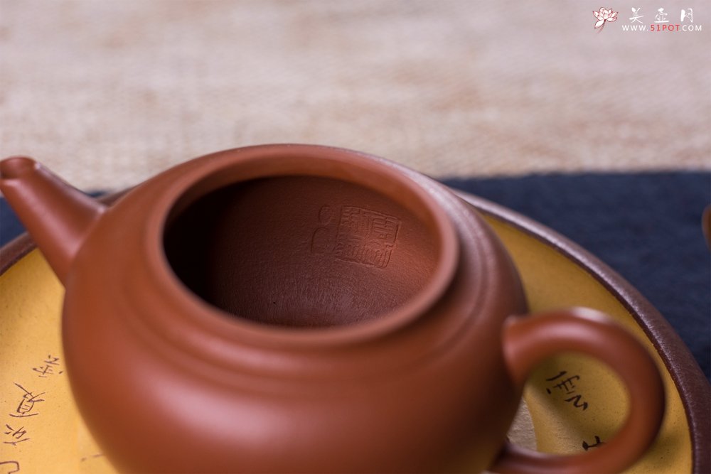 紫砂壶图片：毛国强入室弟子黄云初全手工朱泥仕圆壶 - 美壶网