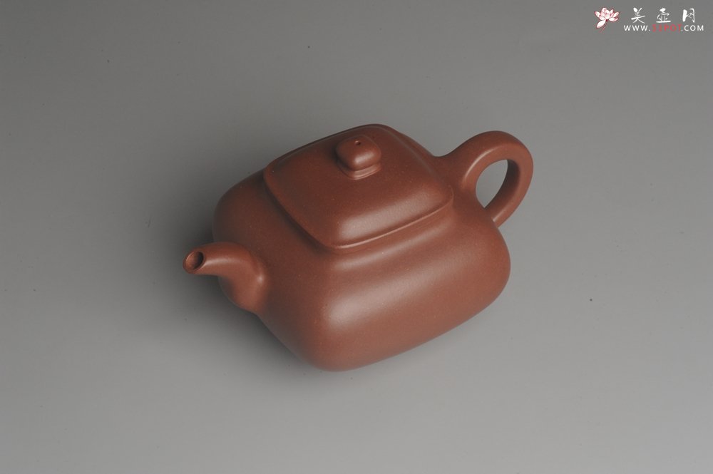 紫砂壶图片：实力派张海艳全手工特好底曹青传炉壶 线面挺括 大气 做工特好 - 美壶网
