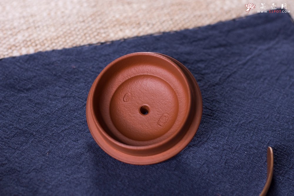 紫砂壶图片：毛国强入室弟子黄云初全手工朱泥仕圆壶 - 美壶网