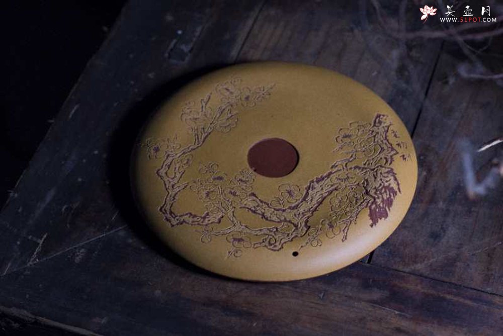 紫砂壶图片：毛国强入室弟子黄云初梅香文盘 干泡台 直径19cm 厚2cm 特文气 - 美壶网