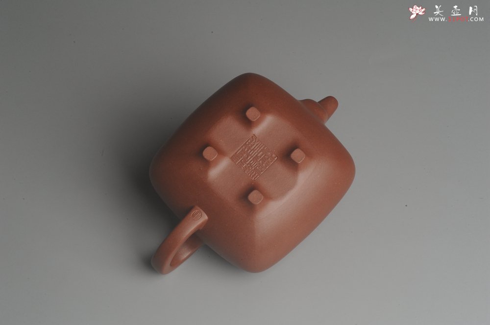 紫砂壶图片：实力派张海艳全手工特好底曹青传炉壶 线面挺括 大气 做工特好 - 美壶网