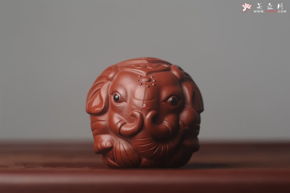 紫砂壶图片：美宠特惠 精致大红袍朱泥太平有象 长8cm高7cm宽7cm - 美壶网