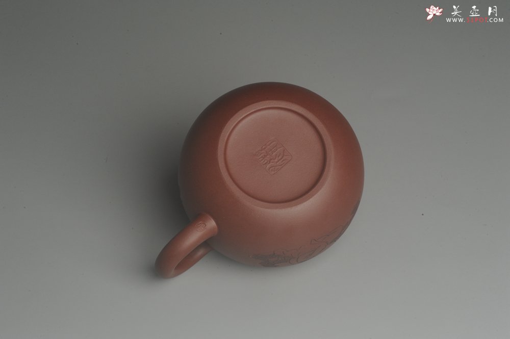 紫砂壶图片：美壶特惠 精致紫泥西施茶壶 精刻赏竹图 茶人醉爱 - 美壶网