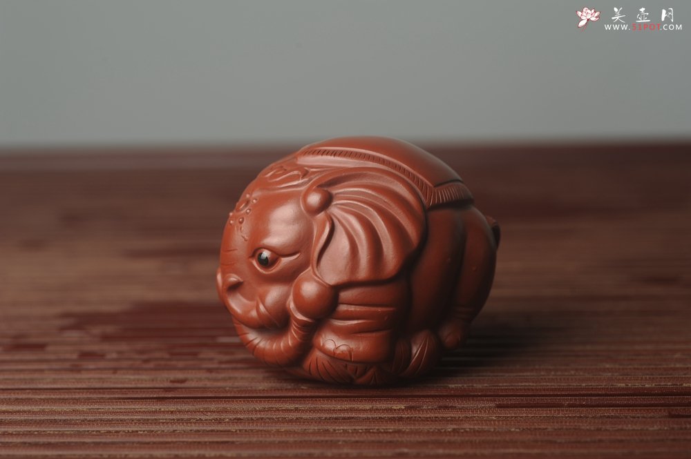 紫砂壶图片：美宠特惠 精致大红袍朱泥太平有象 长8cm高7cm宽7cm - 美壶网