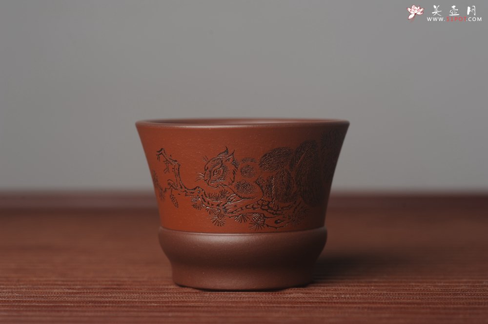 紫砂壶图片：美杯国庆特惠 精品好泥好工好刻雅致特厚实松鼠主人杯 - 美壶网