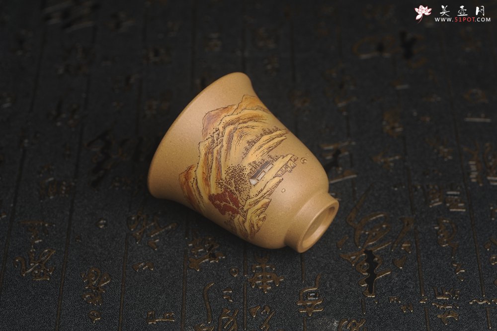 紫砂壶图片：美杯国庆特惠 精品好泥好工好刻雅致泥绘山水主人杯 茶人醉爱 - 美壶网