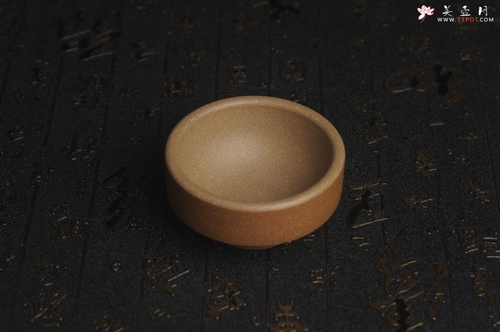 紫砂壶图片：美杯国庆特惠 精品好泥好工好刻雅致特厚实和为贵主人杯 茶人醉爱 - 美壶网