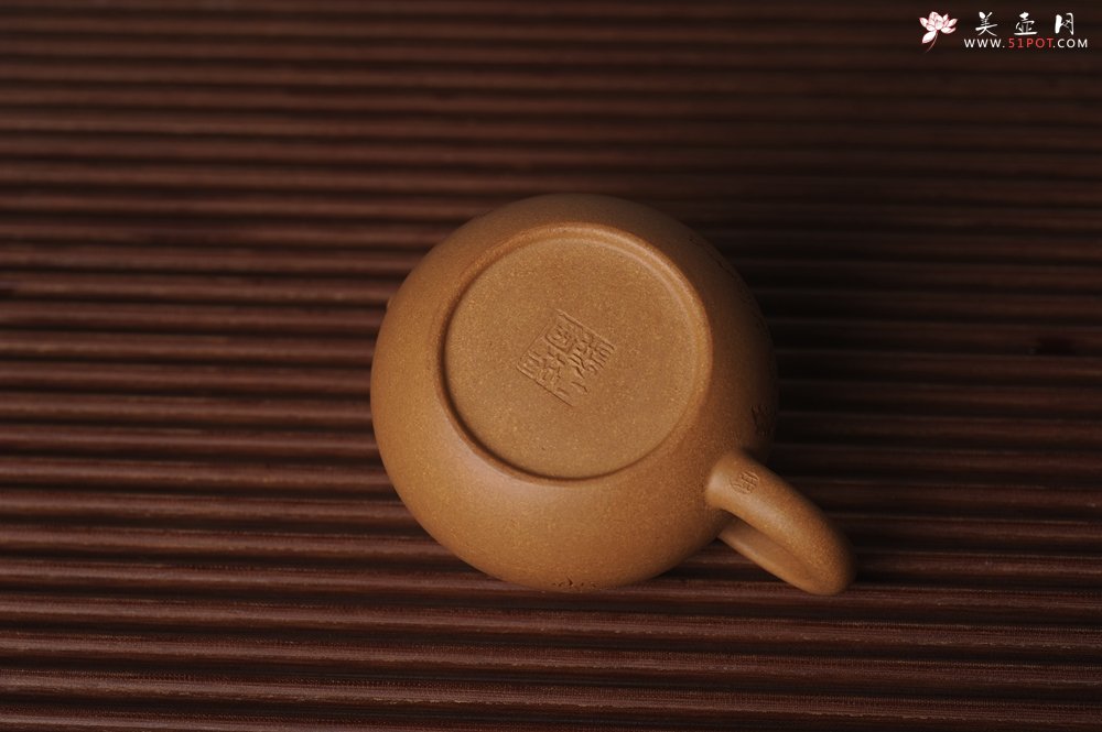 紫砂壶图片：油润老黄段泥(此泥料属于家藏老料！油润无比，识者自知！)全手工喜上眉梢小品西施 特文气 - 美壶网