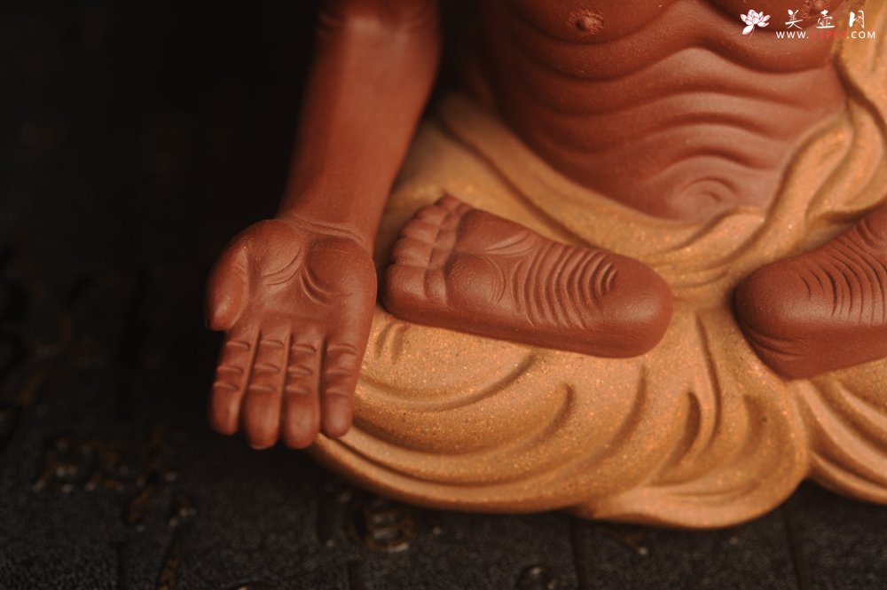 紫砂壶图片：迎中秋特惠紫砂雕塑 精工好料沐心罗汉 高14cm - 美壶网