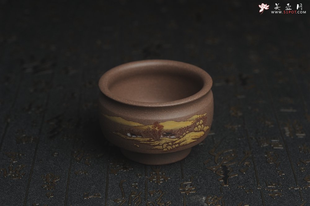紫砂壶图片：美杯国庆特惠 精品好泥好工好刻雅致厚实泥绘山水主人杯 茶人醉爱 - 美壶网