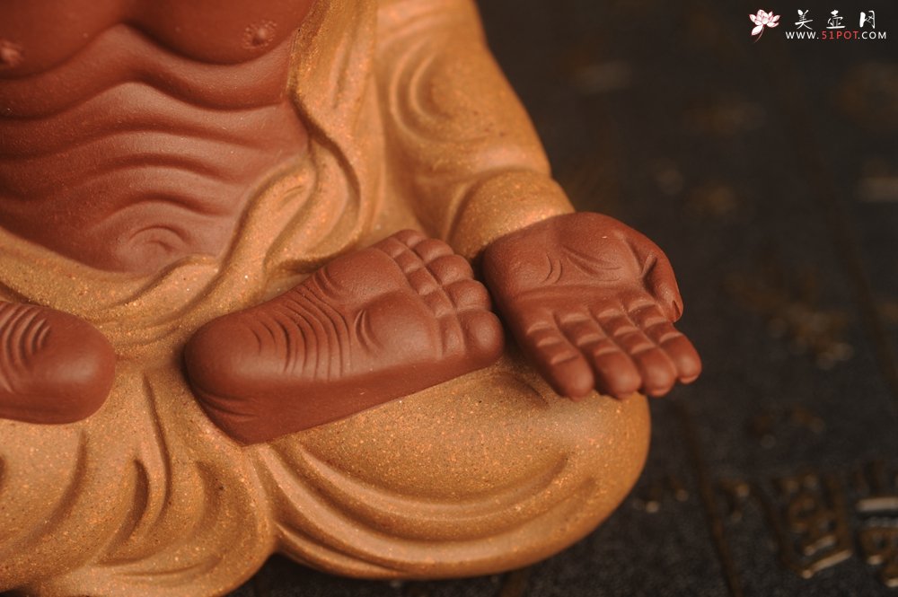 紫砂壶图片：迎中秋特惠紫砂雕塑 精工好料沐心罗汉 高14cm - 美壶网